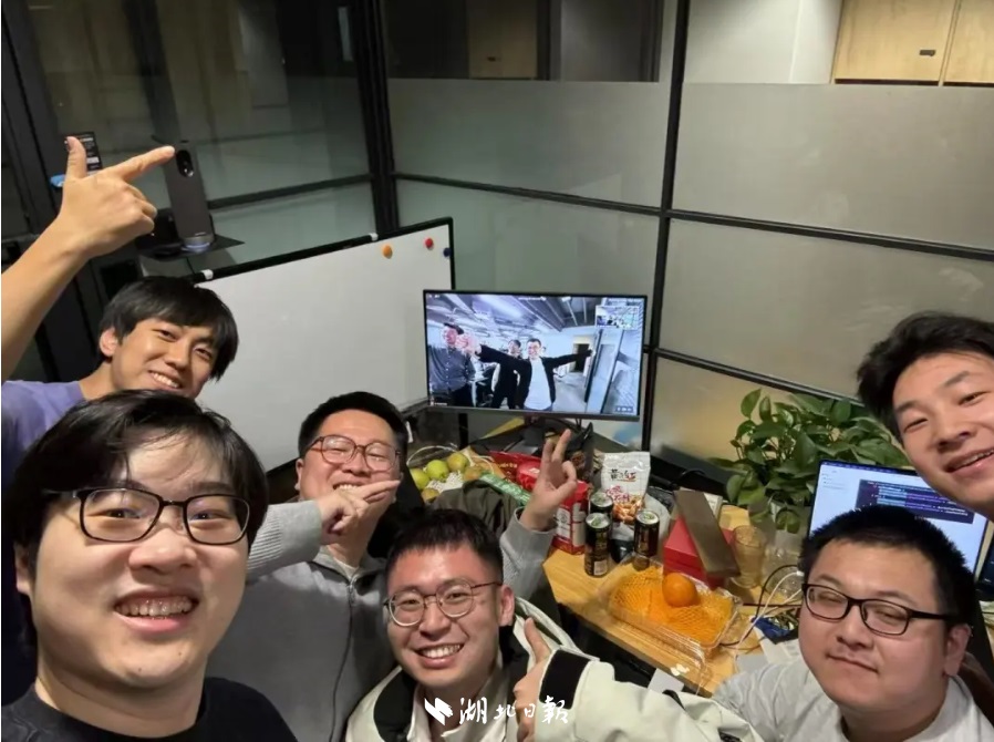 大爆发！全网一码难求！他来自华科大