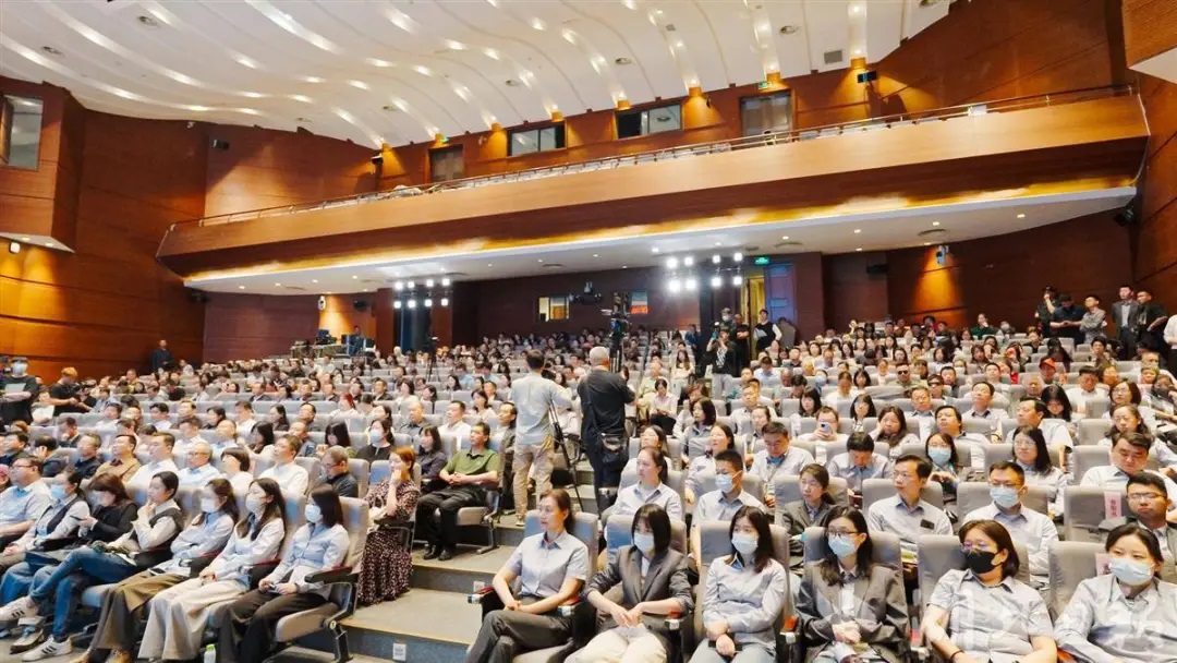省委书记王忠林向全省干部群众推荐四本好书